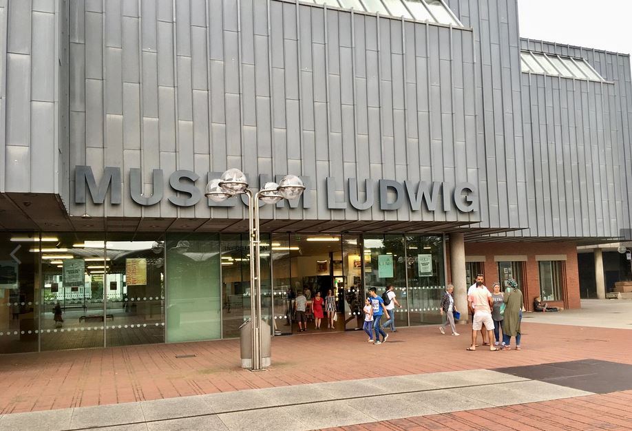 This image has an empty alt attribute; its file name is museum-ludwig.jpg